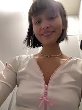 Snapshot of bigbabykiki chatting on February 20, 8:17 am bigbabykiki online show from February 20, 8:17 am
