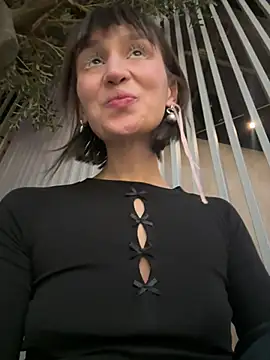 Snapshot of bigbabykiki chatting on February 9, 1:35 pm bigbabykiki online show from February 9, 1:35 pm