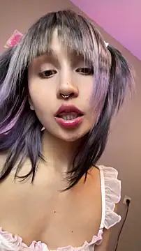 bigbabykiki online show from April 10, 5:31 pm