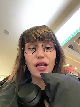 Snapshot of bigbabykiki chatting on February 16, 4:32 pm bigbabykiki online show from February 16, 4:32 pm