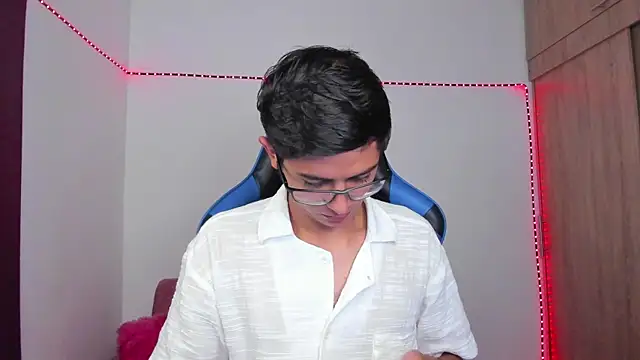 Ethan Sai    online show from December 9, 8:11 am