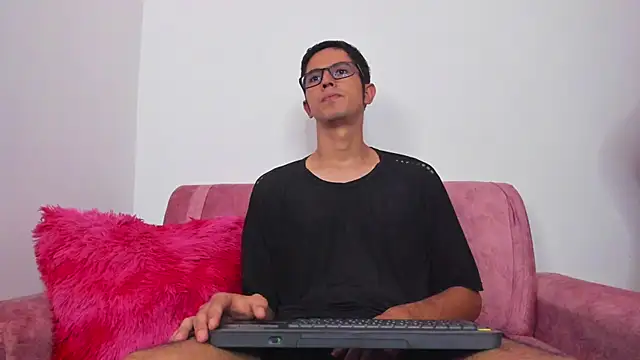 Ethan Sai    online show from December 14, 12:11 am