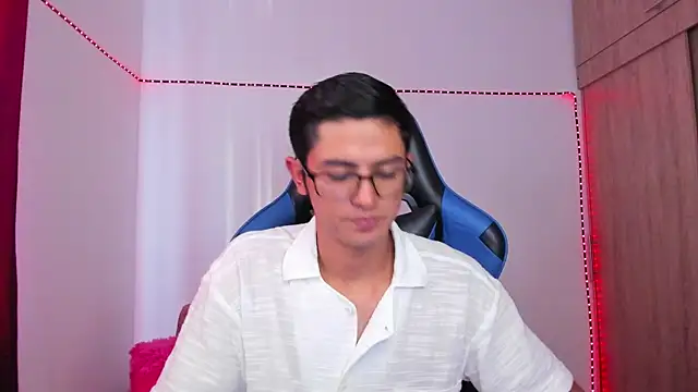 Ethan Sai    online show from December 8, 9:08 pm