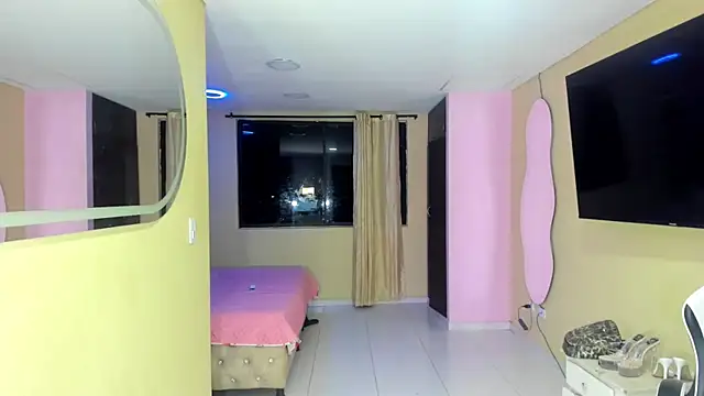 AlessaEcheverri online show from April 5, 1:45 am