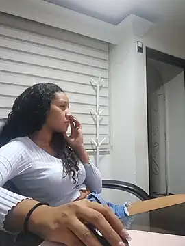 cute mia23 online show from January 28, 5:11 am