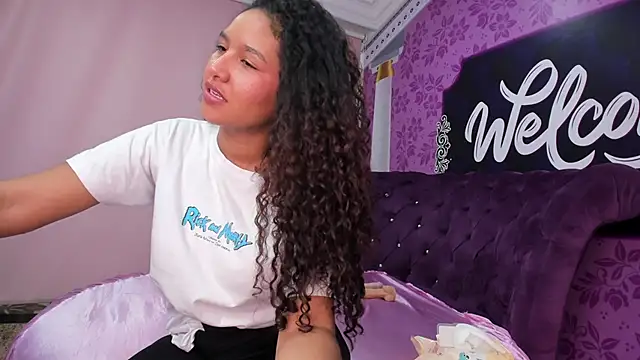 cute mia23 online show from February 3, 10:54 pm