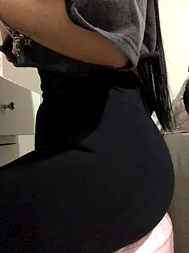 Snapshot of CAM_21X chatting on October 6, 10:27 am CAM 21X online show from October 6, 10:27 am