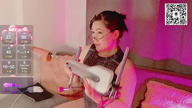 Snapshot of Amoki_Uki chatting on February 19, 8:55 am Amoki Uki online show from February 19, 8:55 am