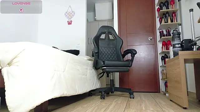 SophieBaker   online show from May 16, 2:21 am