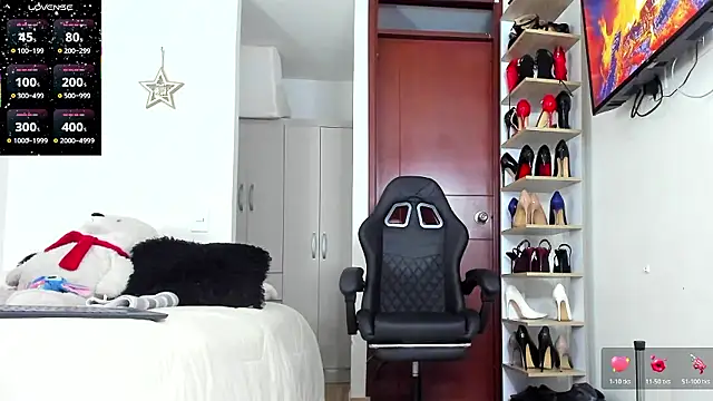 SophieBaker   online show from January 10, 1:56 am