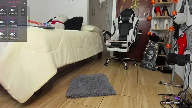 SophieBaker   online show from October 17, 2:04 am