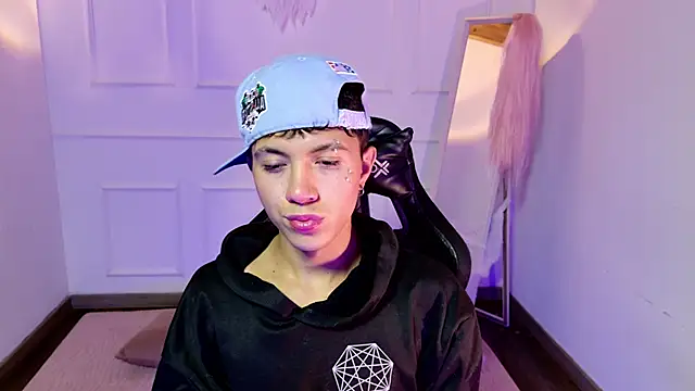 Justyn Ross online show from October 19, 10:56 pm