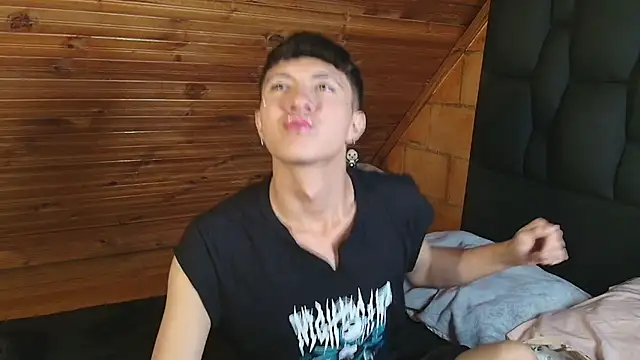 Justyn Ross online show from October 31, 11:11 pm