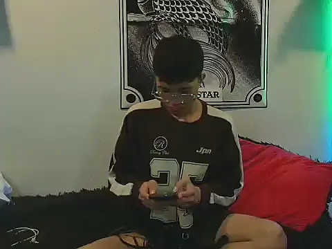 Justyn Ross online show from November 28, 12:00 am