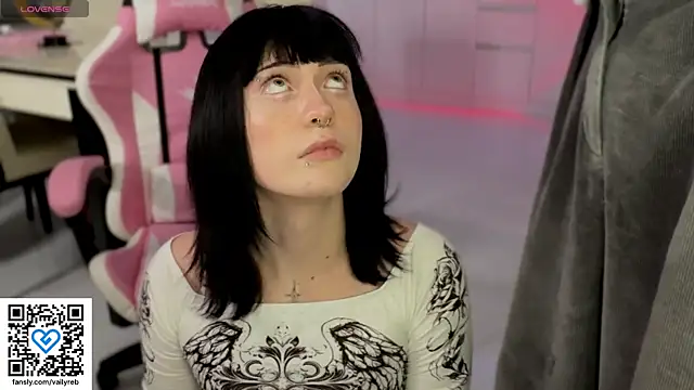 Snapshot of Vailyreb_ chatting on November 12, 4:33 pm Vailyreb online show from November 12, 4:33 pm