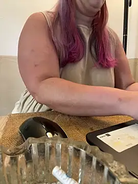 Snapshot of Popinasq chatting on December 14, 2:55 pm Popinasq online show from December 14, 2:55 pm