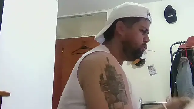 Snapshot of GABRIELGARCIA1313 chatting on June 20, 9:09 pm GABRIELGARCIA1313 online show from June 20, 9:09 pm