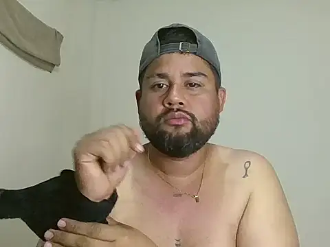 Snapshot of GABRIELGARCIA1313 chatting on June 12, 11:24 pm GABRIELGARCIA1313 online show from June 12, 11:24 pm