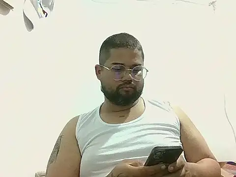 GABRIELGARCIA1313 online show from January 13, 8:02 pm