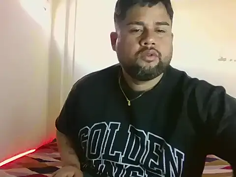 Snapshot of GABRIELGARCIA1313 chatting on July 7, 3:26 pm GABRIELGARCIA1313 online show from July 7, 3:26 pm