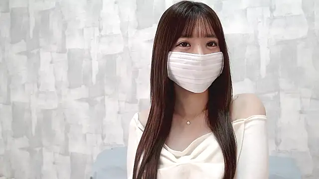 LOVE MOMO LOVE online show from September 21, 12:10 pm