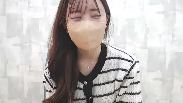 LOVE MOMO LOVE online show from December 3, 2:44 pm