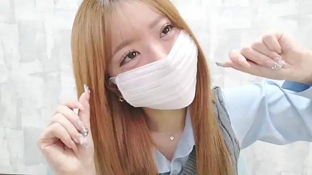 LOVE MOMO LOVE online show from March 24, 12:05 pm