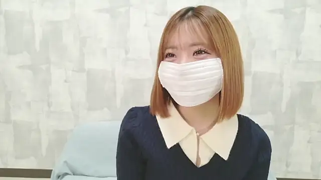 LOVE MOMO LOVE online show from May 9, 10:51 am