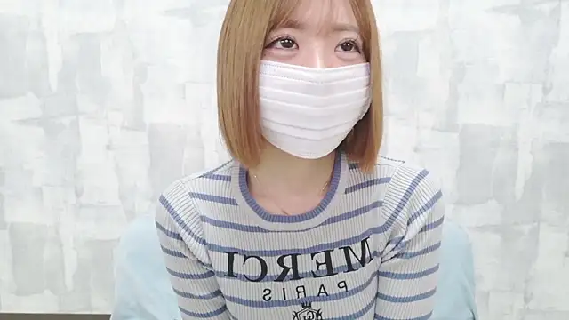 LOVE MOMO LOVE online show from April 5, 12:45 pm