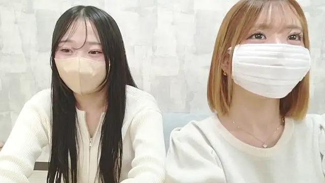LOVE MOMO LOVE online show from May 26, 11:30 am