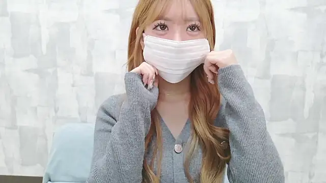 LOVE MOMO LOVE online show from March 25, 11:42 am