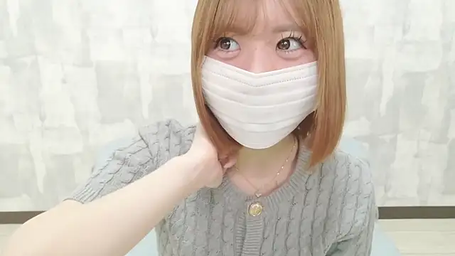 LOVE MOMO LOVE online show from April 21, 11:39 am