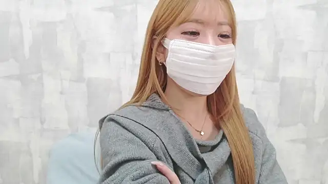 LOVE MOMO LOVE online show from March 21, 11:14 am