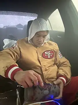 Snapshot of EatMyCake831 chatting on November 13, 7:18 pm EatMyCake831 online show from November 13, 7:18 pm