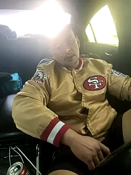 Snapshot of EatMyCake831 chatting on November 27, 4:07 pm EatMyCake831 online show from November 27, 4:07 pm