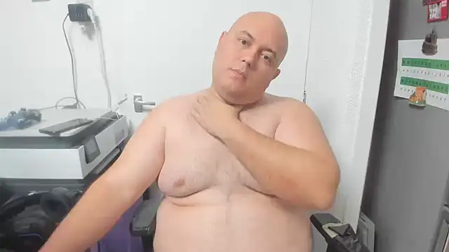 Snapshot of BigromeoXX chatting on December 19, 8:55 pm BigromeoXX online show from December 19, 8:55 pm