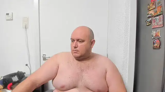 Snapshot of BigromeoXX chatting on January 14, 9:18 pm BigromeoXX online show from January 14, 9:18 pm