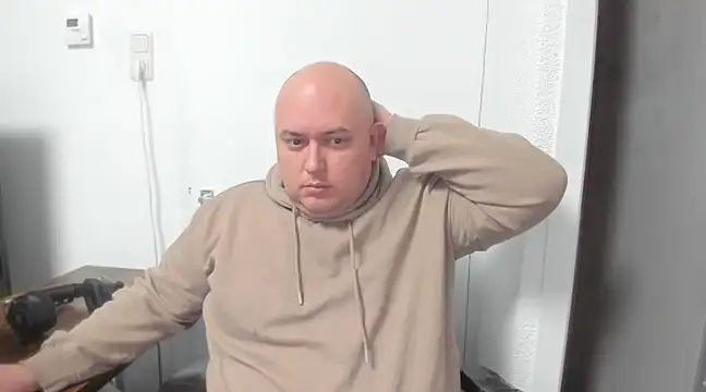 Snapshot of BigromeoXX chatting on February 14, 7:02 pm BigromeoXX online show from February 14, 7:02 pm