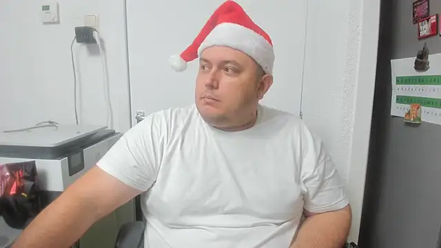 Snapshot of BigromeoXX chatting on December 14, 7:14 pm BigromeoXX online show from December 14, 7:14 pm