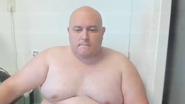 Snapshot of BigromeoXX chatting on November 8, 4:43 pm BigromeoXX online show from November 8, 4:43 pm