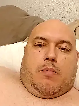 Snapshot of BigromeoXX chatting on October 21, 10:47 am BigromeoXX online show from October 21, 10:47 am