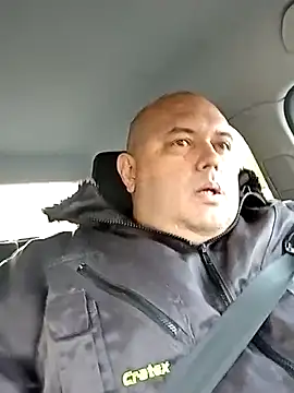 Snapshot of BigromeoXX chatting on November 6, 7:01 am BigromeoXX online show from November 6, 7:01 am