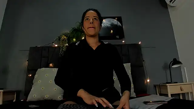 DulceAurora   online show from October 30, 1:37 am