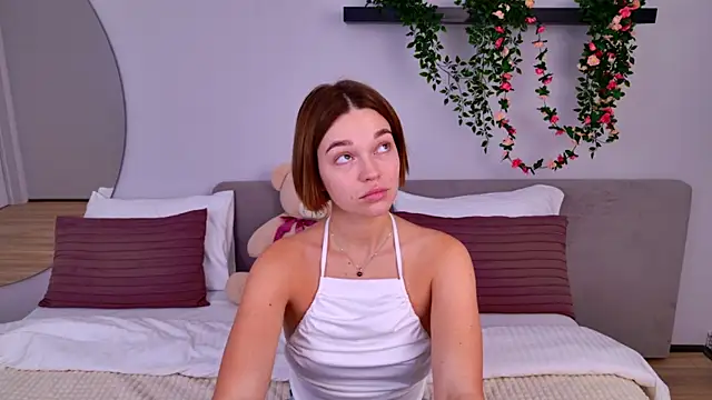 Snapshot of DanaLoved chatting on February 11, 8:05 am DanaLoved online show from February 11, 8:05 am