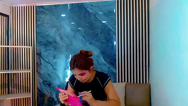 Isalombardi online show from October 4, 3:30 am