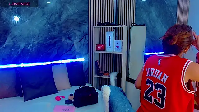 Isalombardi online show from September 28, 2:51 am