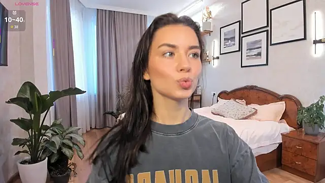 Snapshot of NicoleLuv chatting on October 17, 1:13 pm NicoleLuv online show from October 17, 1:13 pm