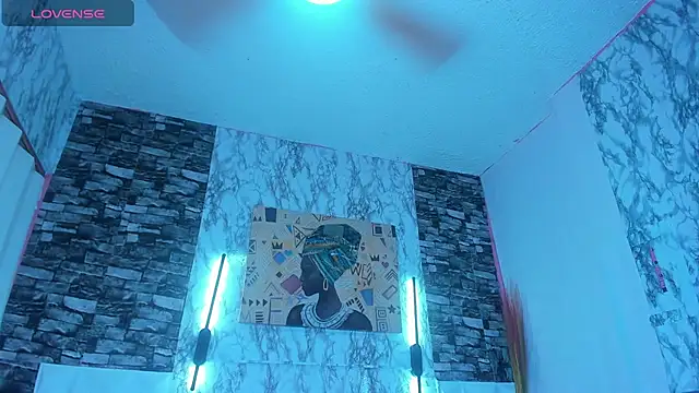 Snapshot of Queen_Cuarxxo chatting on October 31, 11:22 pm Queen Cuarxxo online show from October 31, 11:22 pm