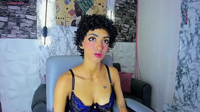 Snapshot of Queen_Cuarxxo chatting on July 18, 12:30 am Queen Cuarxxo online show from July 18, 12:30 am