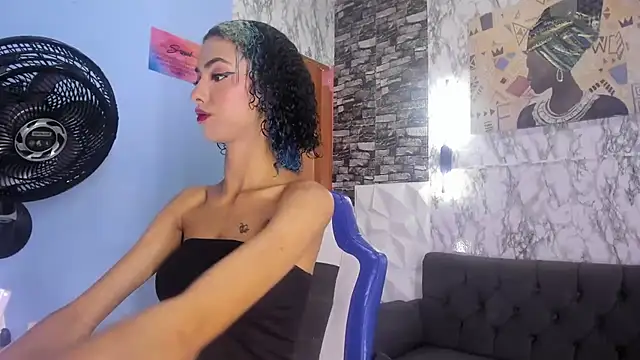 Snapshot of Queen_Cuarxxo chatting on January 27, 11:43 pm Queen Cuarxxo online show from January 27, 11:43 pm